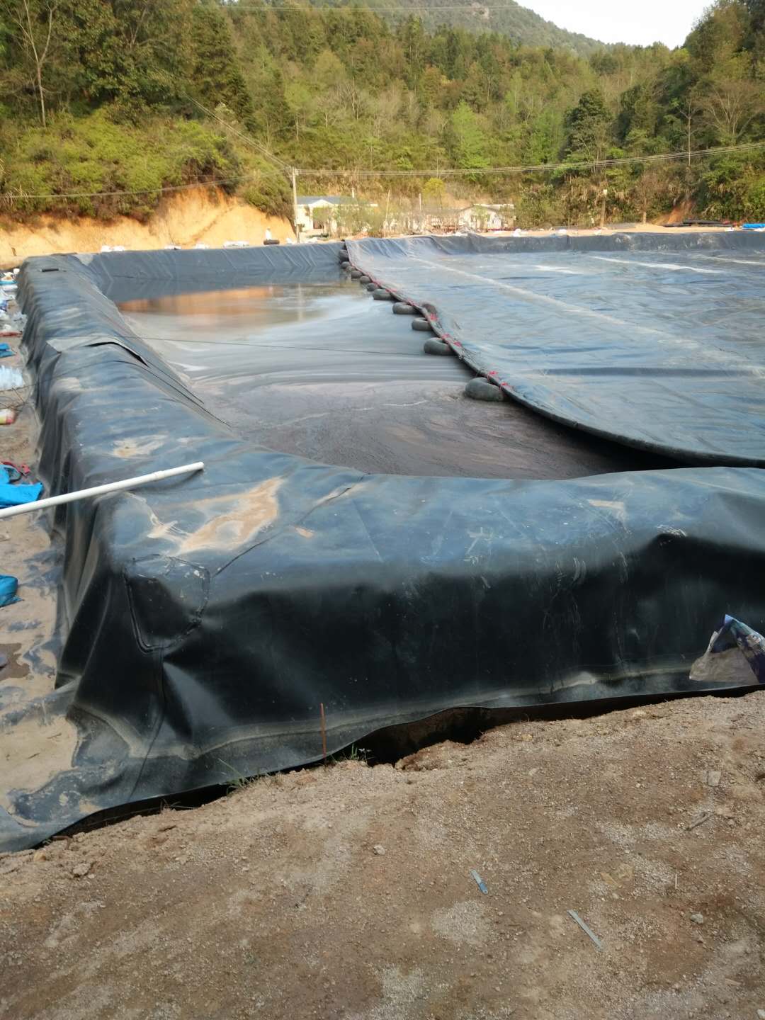 污水蒸發(fā)池利用HDPE土工膜防滲一定好嗎?