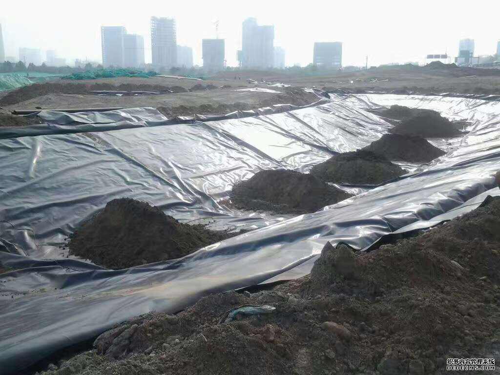 復合土工膜連接采用膜焊布縫的方式如何進行?
